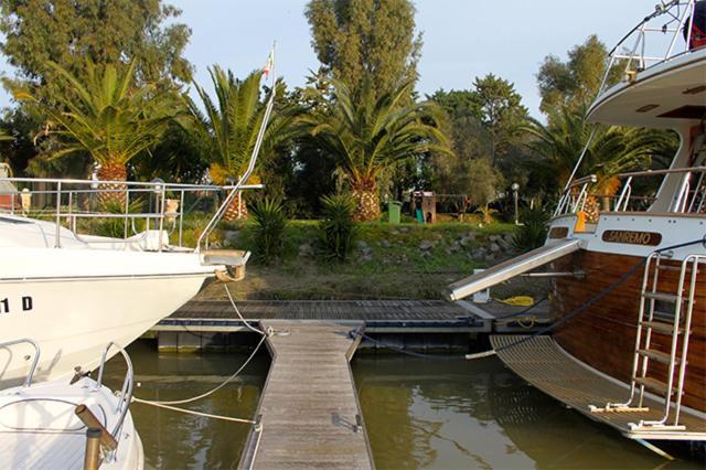 Boat And Breakfast Fiumicino - Roma Hotel Ostia Antica Luaran gambar