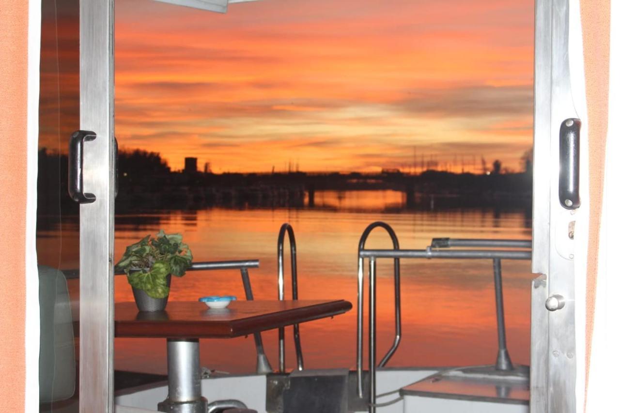 Boat And Breakfast Fiumicino - Roma Hotel Ostia Antica Luaran gambar